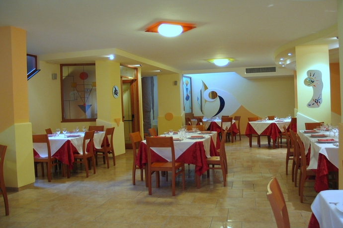 Imagen del bar/restaurante del Hotel Maiuri. Foto 2