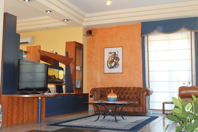 Imagen de los interiores del Hotel Maiuri. Foto 15