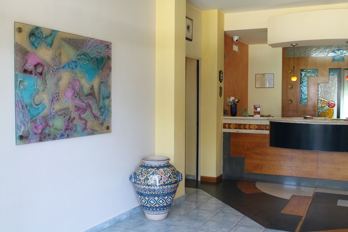 Imagen de los interiores del Hotel Maiuri. Foto 16