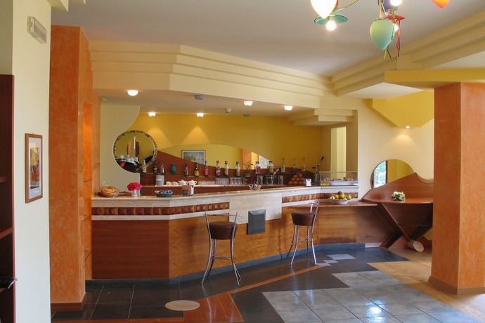 Imagen del bar/restaurante del Hotel Maiuri. Foto 4