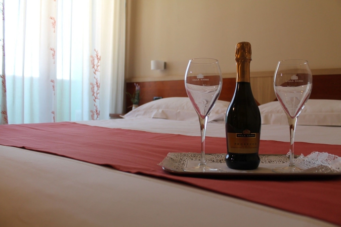 Imagen de la habitación del Hotel Maiuri. Foto 10