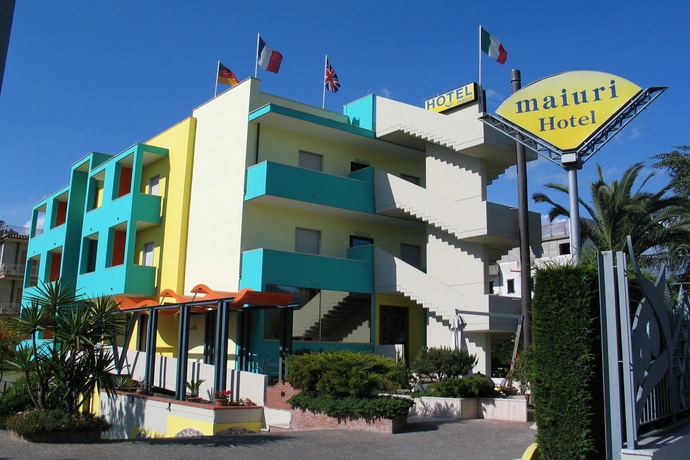 Imagen de los exteriores del Hotel Maiuri. Foto 13