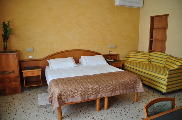 Imagen de la habitación del Hotel Maja, PESCARA. Foto 9