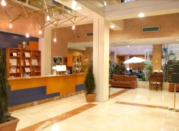Imagen de los interiores del Hotel Majadahonda. Foto 18