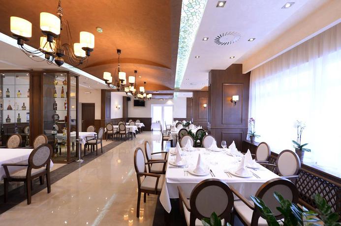 Imagen del bar/restaurante del Hotel Majdan. Foto 3