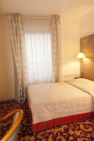 Imagen de la habitación del Hotel Majestic Alsace. Foto 10