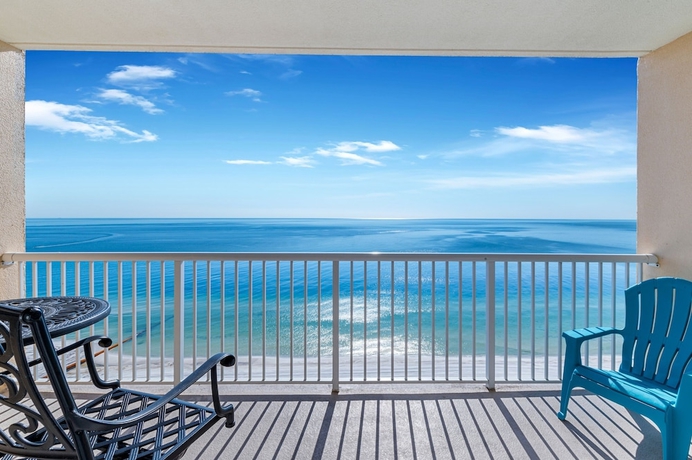 Imagen de los exteriores del Hotel Majestic Beach Resort by Southern Vacation Rentals. Foto 17