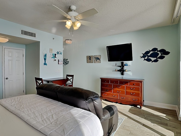 Imagen de la habitación del Hotel Majestic Beach Resort by Southern Vacation Rentals. Foto 12