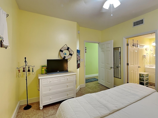 Imagen de la habitación del Hotel Majestic Beach Resort by Southern Vacation Rentals. Foto 15