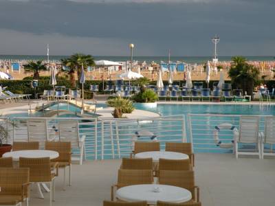 Imagen de la piscina del Hotel Majestic, Bibione. Foto 4