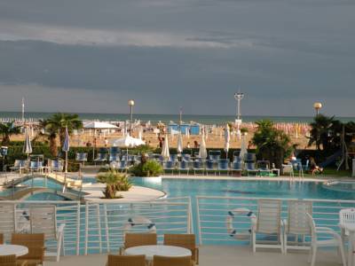 Imagen de la piscina del Hotel Majestic, Bibione. Foto 5