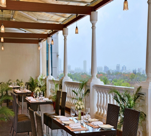 Imagen del bar/restaurante del Hotel Majestic Court Sarovar Portico Navi Mumbai. Foto 5