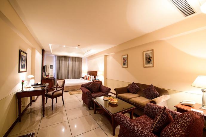 Imagen de la habitación del Hotel Majestic Grand. Foto 10