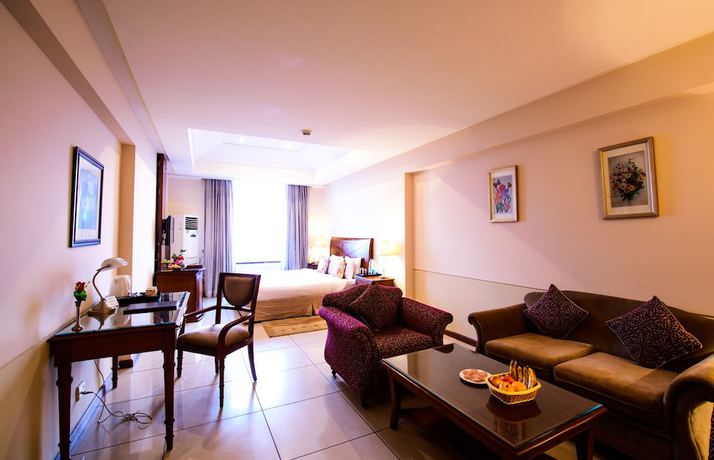 Imagen de la habitación del Hotel Majestic Grand. Foto 11