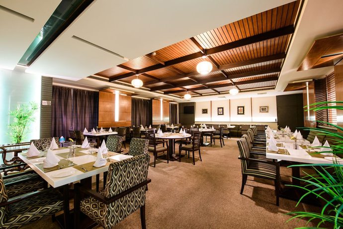 Imagen del bar/restaurante del Hotel Majestic Grand. Foto 6