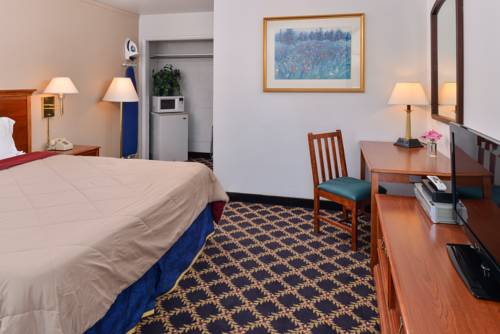 Imagen de la habitación del Hotel Majestic Inn and Suites. Foto 8