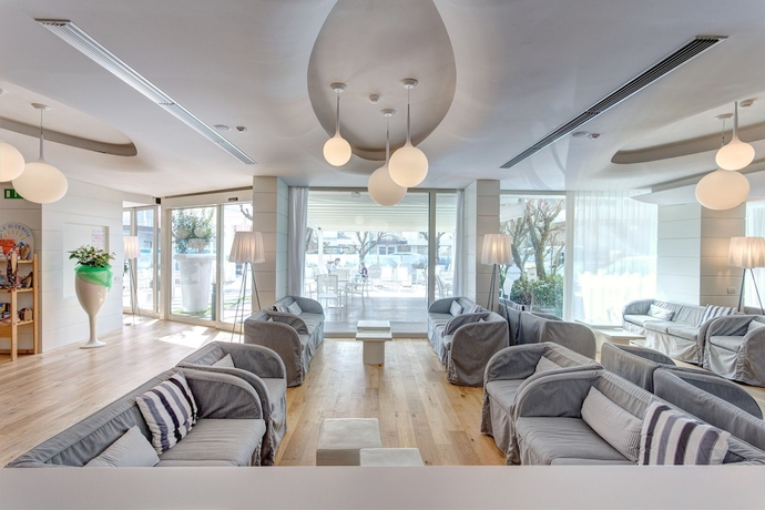 Imagen de los interiores del Hotel Majestic, Milano Marittima. Foto 17