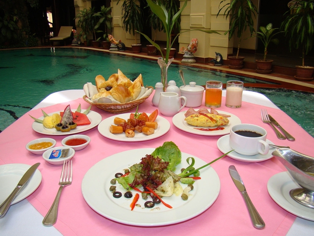 Imagen del bar/restaurante del Hotel Majestic Oriental. Foto 3