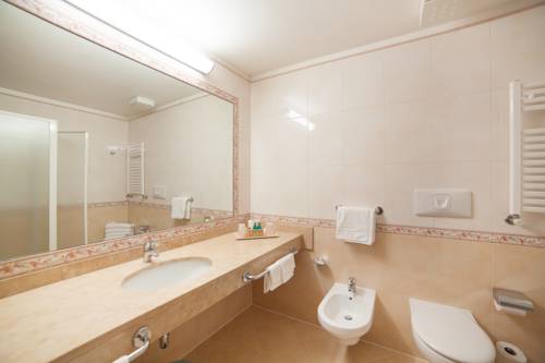 Imagen de la habitación del Hotel Majestic Palace, Malcesine. Foto 16