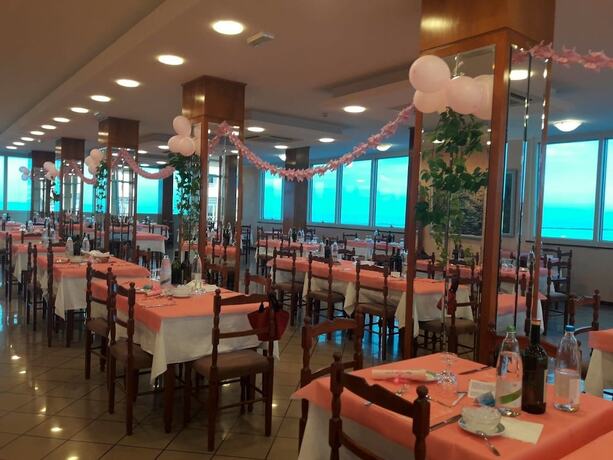 Imagen del bar/restaurante del Hotel Majestic, Pesaro. Foto 9