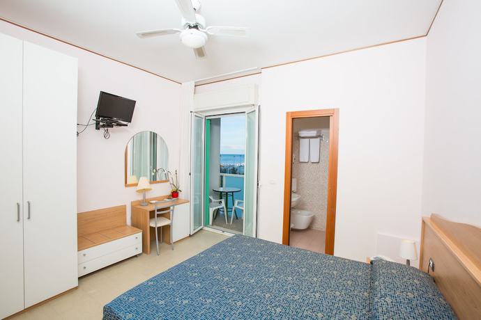Imagen de la habitación del Hotel Majestic, Senigallia. Foto 9