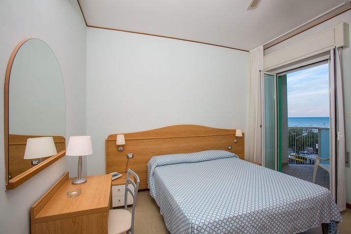 Imagen de la habitación del Hotel Majestic, Senigallia. Foto 11