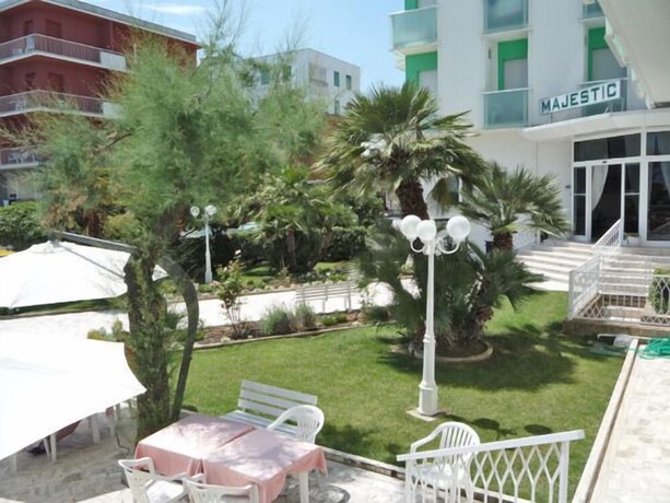 Imagen de los exteriores del Hotel Majestic, Senigallia. Foto 13