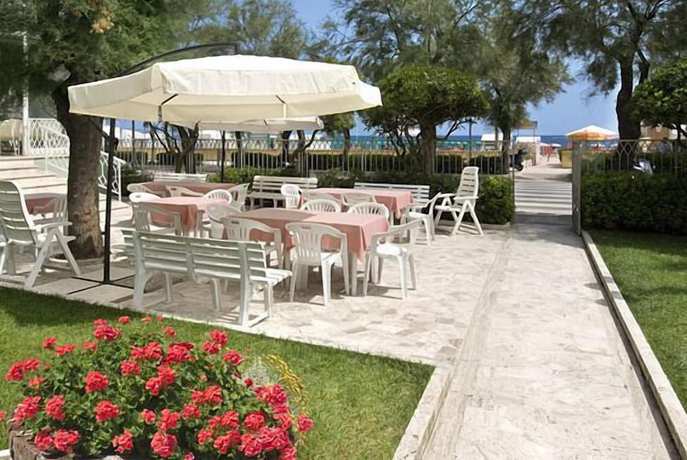 Imagen de los exteriores del Hotel Majestic, Senigallia. Foto 14