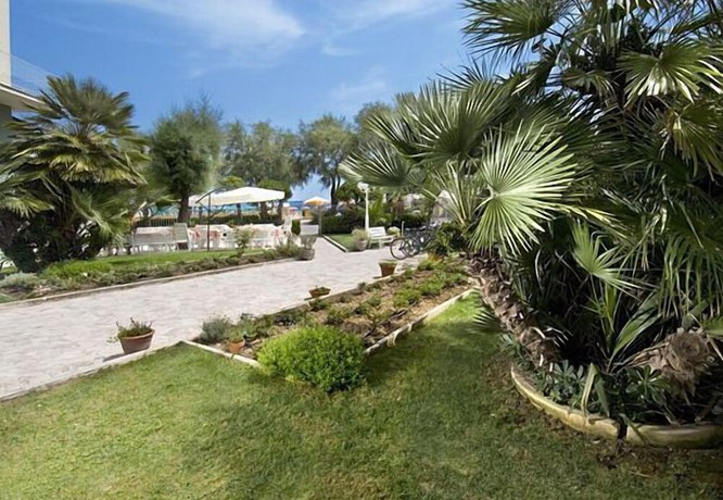 Imagen de los exteriores del Hotel Majestic, Senigallia. Foto 16