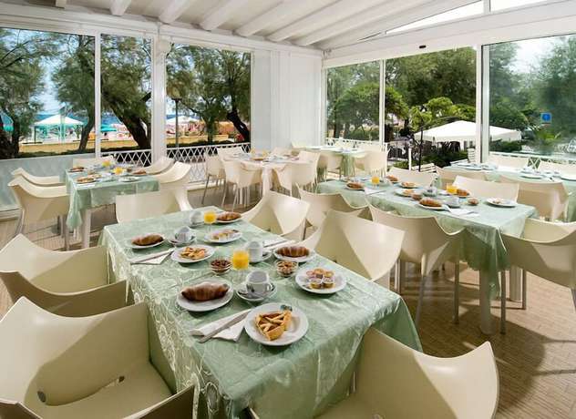 Imagen del bar/restaurante del Hotel Majestic, Senigallia. Foto 7