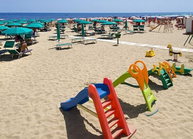 Imagen de los exteriores del Hotel Majestic, Senigallia. Foto 17