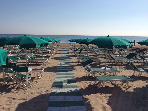 Imagen de los exteriores del Hotel Majestic, Senigallia. Foto 19