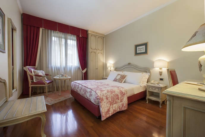 Imagen de la habitación del Hotel Majestic Toscanelli. Foto 6