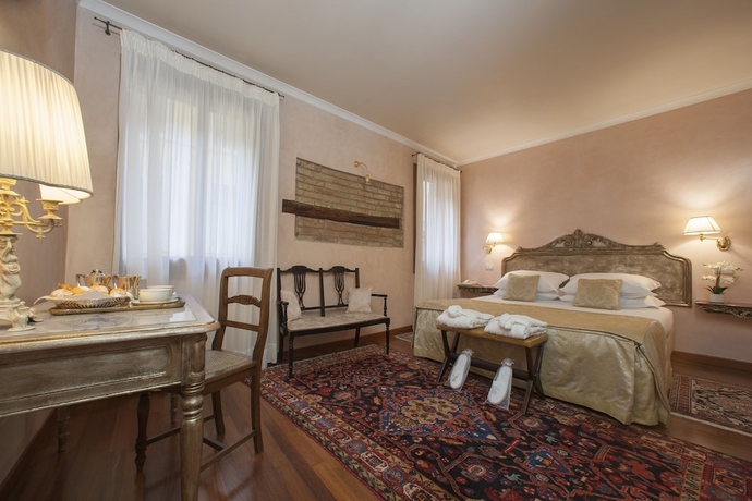 Imagen de la habitación del Hotel Majestic Toscanelli. Foto 8