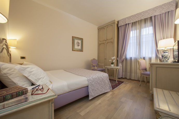 Imagen de la habitación del Hotel Majestic Toscanelli. Foto 11