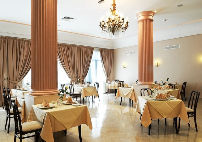Imagen del bar/restaurante del Hotel Majestic, Tunis. Foto 4
