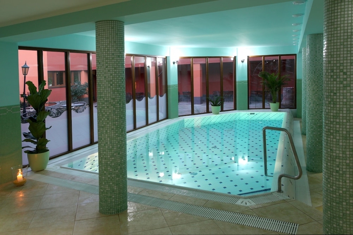 Imagen de la piscina del Hotel Majolika. Foto 16