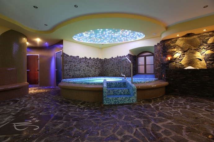 Imagen de la piscina del Hotel Majolika. Foto 19