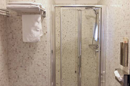 Imagen de la habitación del Hotel Majorana. Foto 13