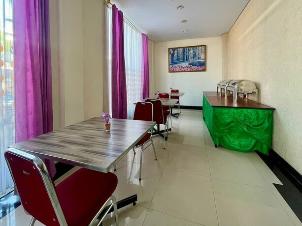 Imagen del bar/restaurante del Hotel Makassar, Masale. Foto 3