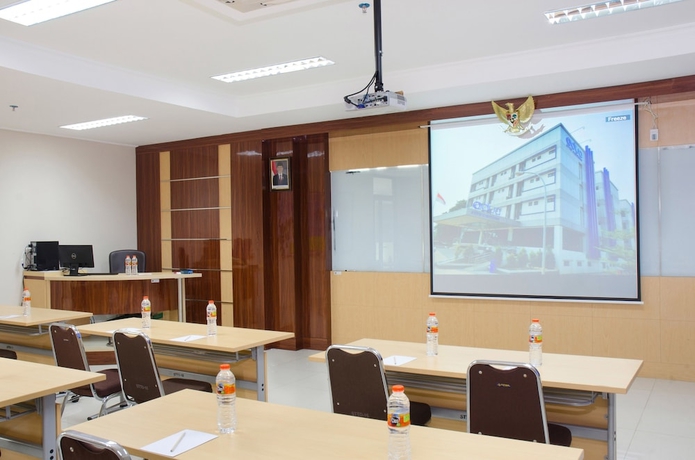 Imagen de los interiores del Hotel Makati Cibitung. Foto 16