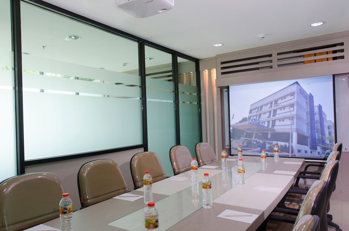 Imagen de los interiores del Hotel Makati Cibitung. Foto 19