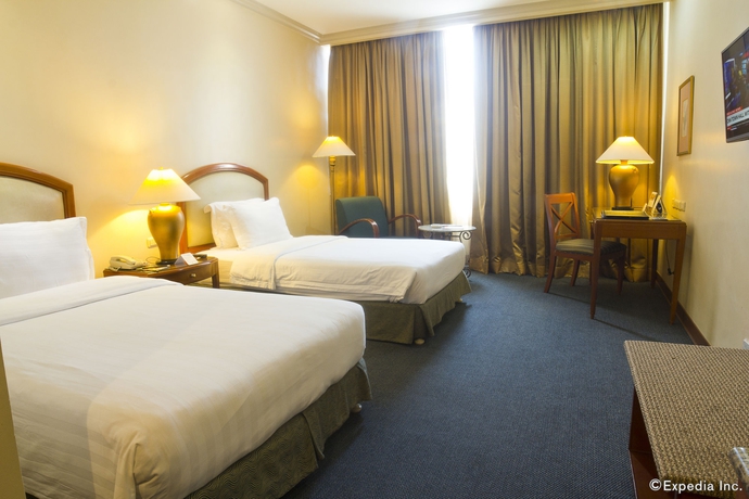 Imagen de la habitación del Hotel Makati Palace. Foto 6