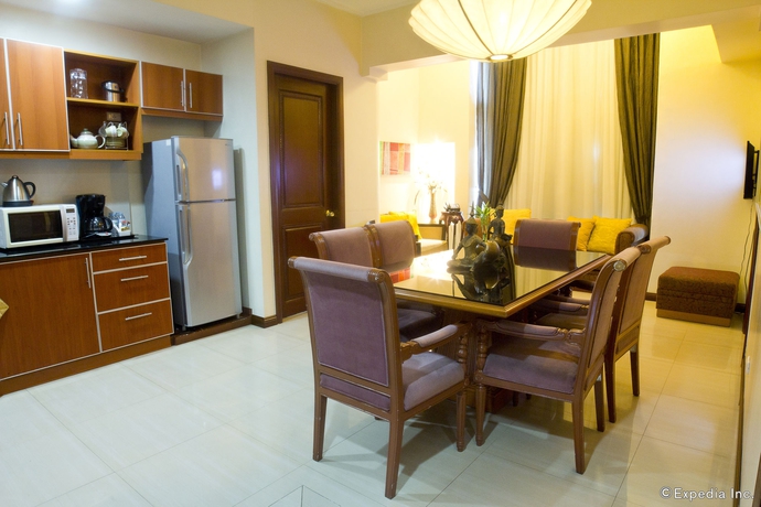 Imagen de la habitación del Hotel Makati Palace. Foto 10