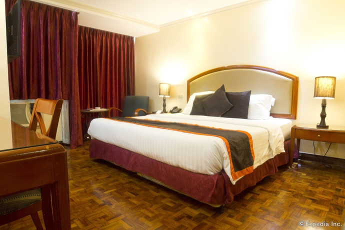 Imagen de la habitación del Hotel Makati Palace. Foto 12