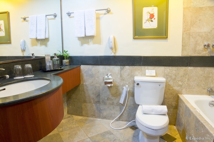 Imagen de la habitación del Hotel Makati Palace. Foto 15