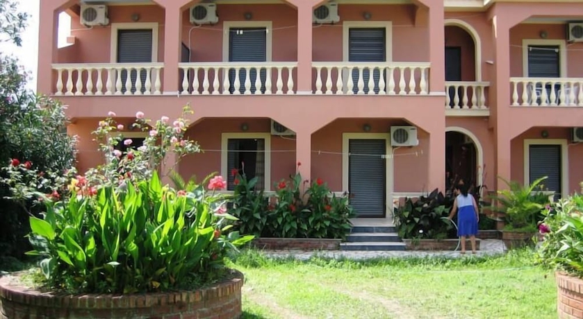 Imagen de los exteriores del Hotel Makris Apartments. Foto 9