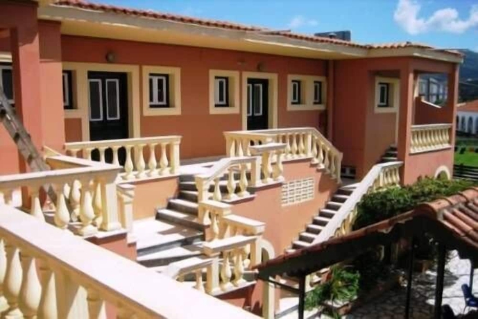 Imagen de los exteriores del Hotel Makris Apartments. Foto 11