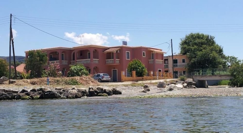 Imagen de los exteriores del Hotel Makris Apartments. Foto 15