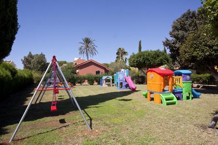 Imagen de la habitación del Hotel Makronisos Village. Foto 7